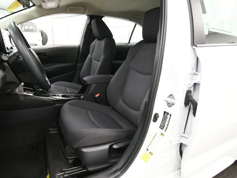 Used 2022 Toyota Corolla LE FWD image 13