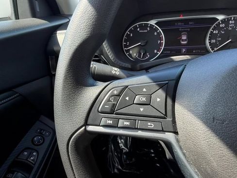 Used 2023 Nissan Sentra SV FWD image 12