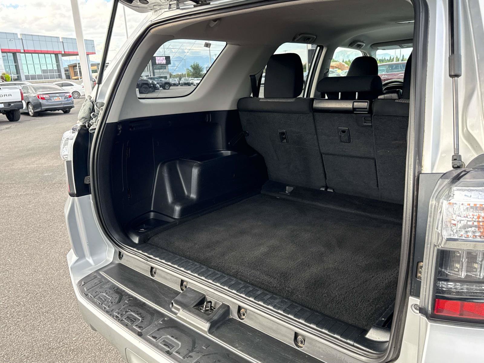 Used 2016 Toyota 4Runner SR5 AWD/4WD image 15