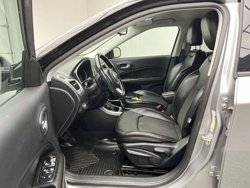 Used 2020 Jeep Compass Latitude w/ Cold Weather Group AWD/4WD image 3