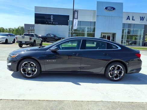 Used 2023 Chevrolet Malibu LT image 2