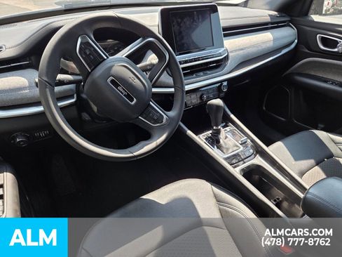 Used 2025 Jeep Compass Latitude AWD/4WD image 10