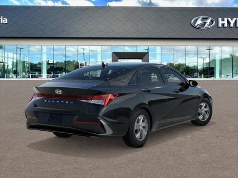 New 2026 Hyundai Elantra SE image 4