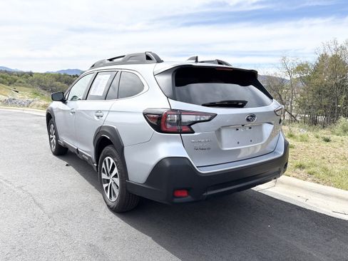 Certified 2025 Subaru Outback Premium AWD/4WD image 6