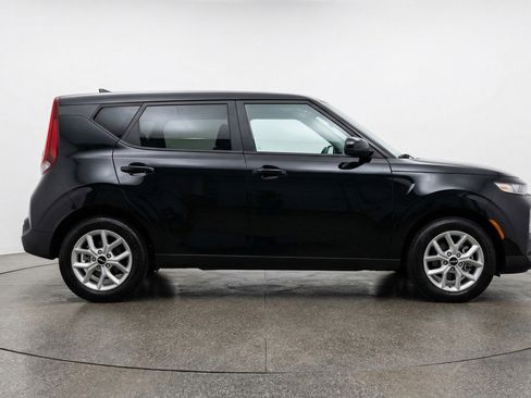Used 2025 Kia Soul LX w/ LX Technology Package FWD image 11
