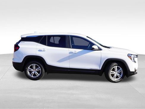 Certified 2023 GMC Terrain SLE FWD image 3