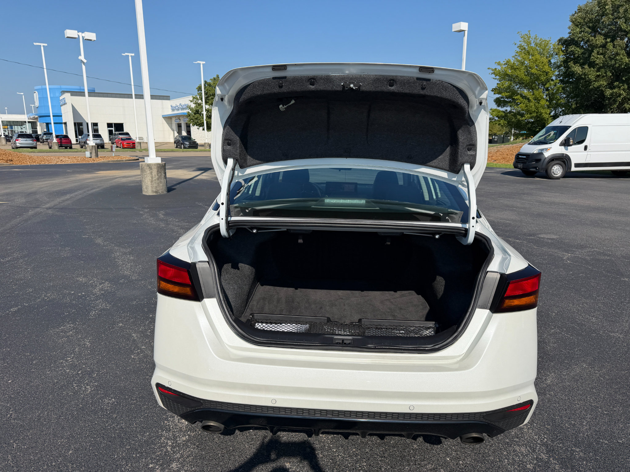 Used 2024 Nissan Altima 2.0 SR FWD image 12