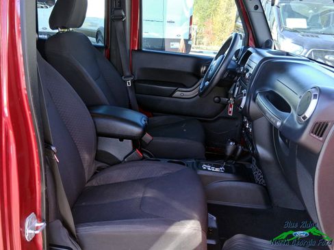 Used 2013 Jeep Wrangler Unlimited Sport image 11