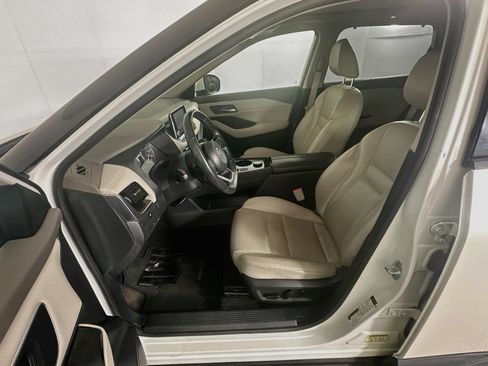 Used 2021 Nissan Rogue SV w/ Premium Package AWD/4WD image 13