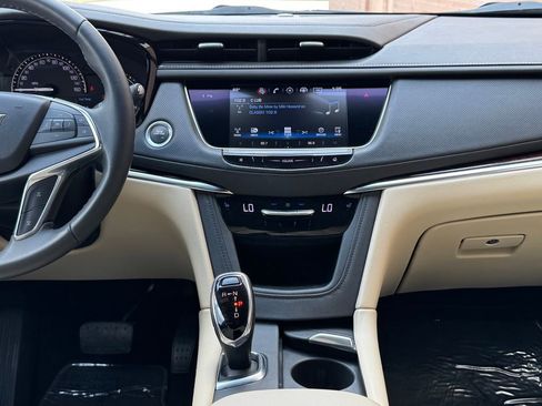 Used 2018 Cadillac XT5 Premium Luxury FWD image 13