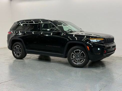 Used 2022 Jeep Grand Cherokee Trailhawk w/ ADV Protech Group II AWD/4WD image 2