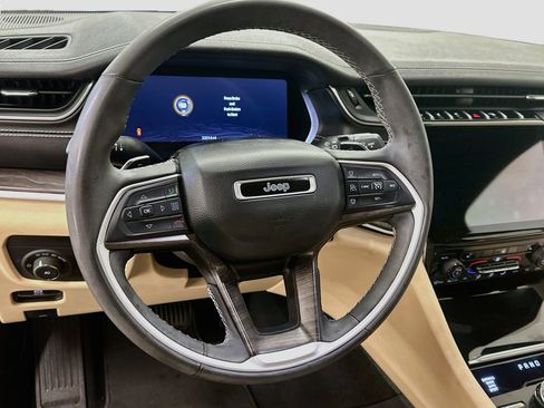 Used 2023 Jeep Grand Cherokee Limited AWD/4WD image 18