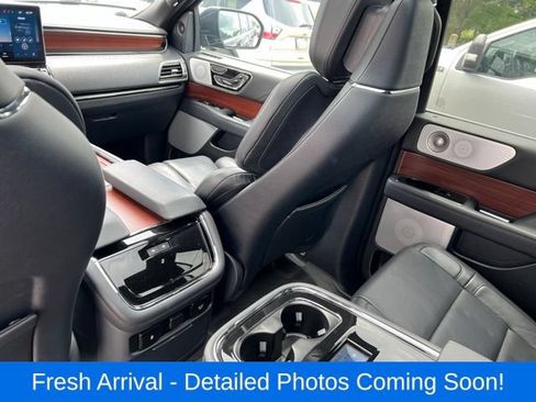 Used 2023 Lincoln Navigator L Reserve w/ Equipment Group 201A AWD/4WD image 9