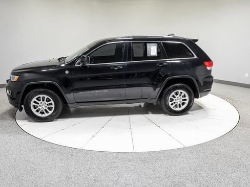 Used 2019 Jeep Grand Cherokee Laredo AWD/4WD image 32