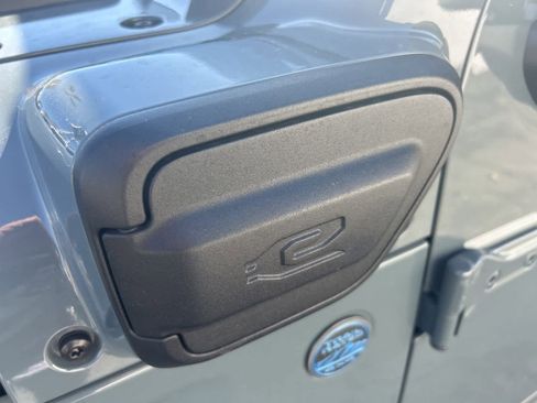 Used 2025 Jeep Wrangler Willys image 16