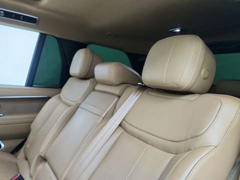 Used 2023 Land Rover Range Rover Long Wheelbase SE image 32