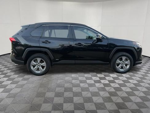 Used 2025 Toyota RAV4 XLE AWD/4WD image 10