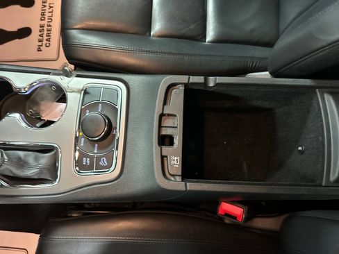Used 2020 Jeep Grand Cherokee Limited AWD/4WD image 19