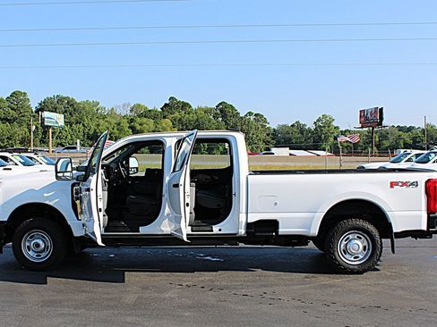 Used 2024 Ford F250 XL w/ FX4 Off-Road Package AWD/4WD image 7