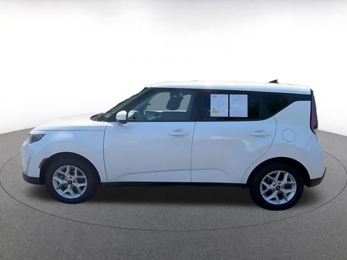 Used 2025 Kia Soul LX w/ LX Technology Package FWD image 9