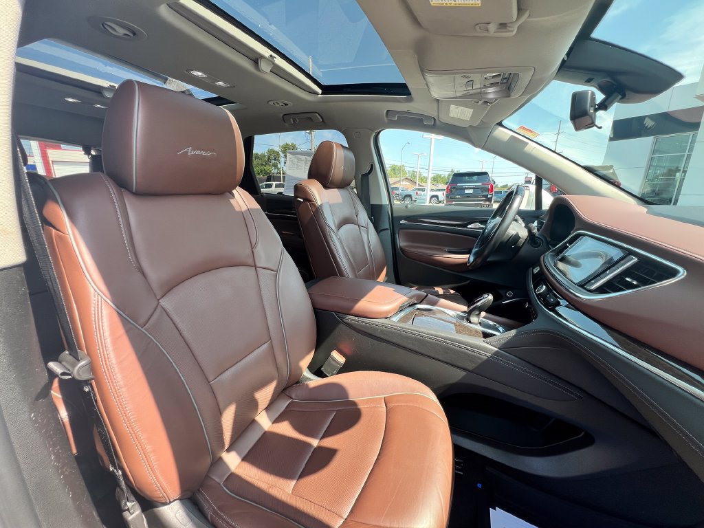 Used 2018 Buick Enclave Avenir w/ Avenir Technology Package AWD/4WD image 44