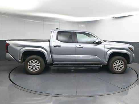 Certified 2025 Toyota Tacoma SR5 image 9