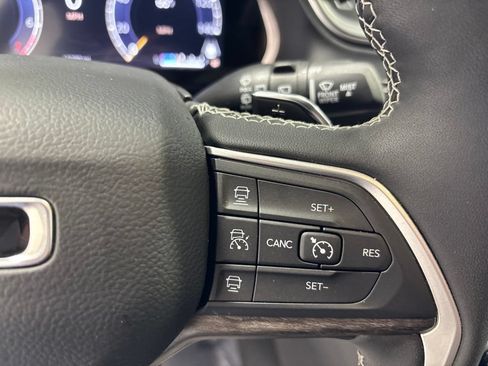 Used 2025 Jeep Grand Cherokee Limited AWD/4WD image 14