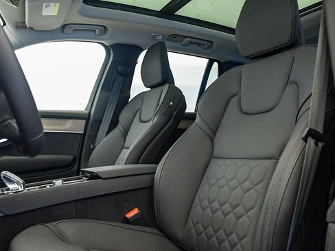 Certified 2025 Volvo XC90 B6 Plus w/ Protection Package Premier image 23