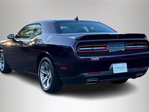 Used 2020 Dodge Challenger SXT image 4