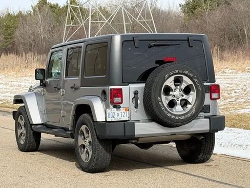 Used 2016 Jeep Wrangler Unlimited Sahara w/ Dual Top Group AWD/4WD image 21