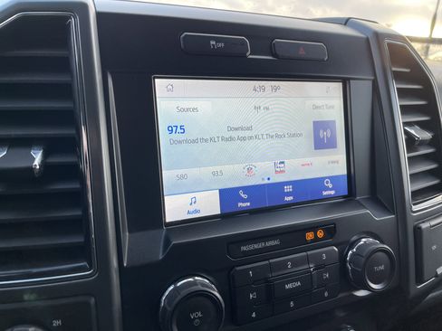 Certified 2022 Ford F250 XLT w/ Snow Plow Prep Package image 17