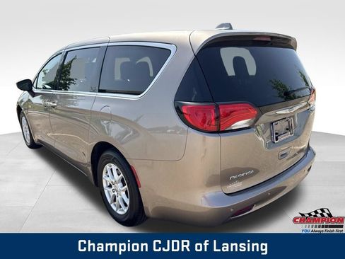 Used 2018 Chrysler Pacifica LX FWD image 5