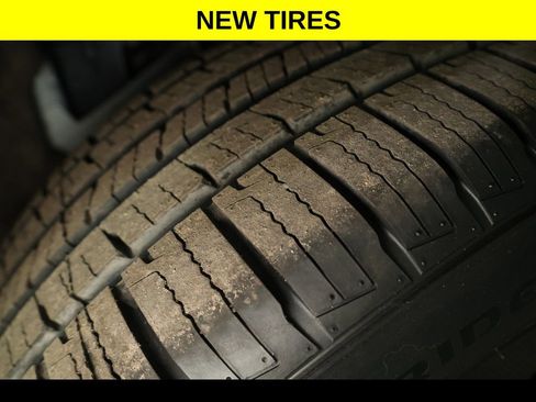 Used 2023 Jeep Grand Cherokee L Laredo image 7