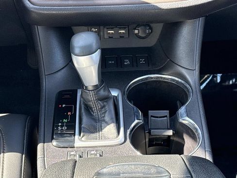 Used 2019 Toyota Highlander XLE AWD/4WD image 17