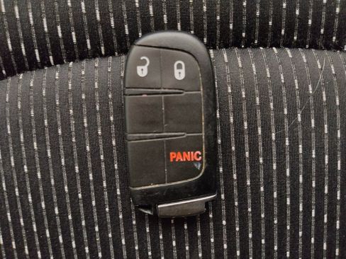 Used 2019 Dodge Journey SE image 32