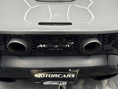 Used 2023 McLaren Artura RWD image 17