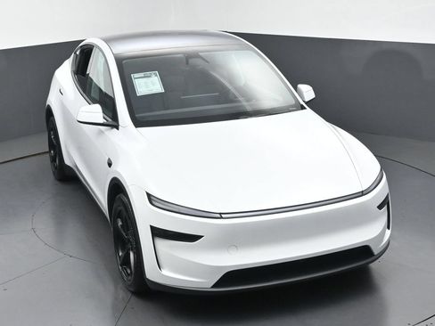 Used 2026 Tesla Model Y AWD image 40