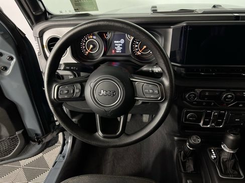 Used 2025 Jeep Gladiator Sport image 19