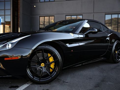 Used 2015 Ferrari California T RWD image 5