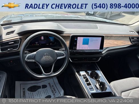 Used 2025 Volkswagen Atlas SE AWD/4WD image 14