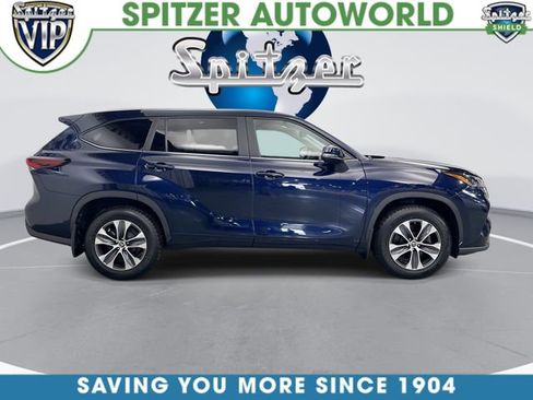 Used 2024 Toyota Highlander XLE AWD/4WD image 11