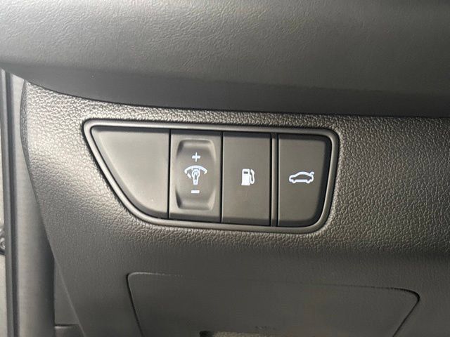 Used 2025 Genesis G70 2.5T RWD image 13