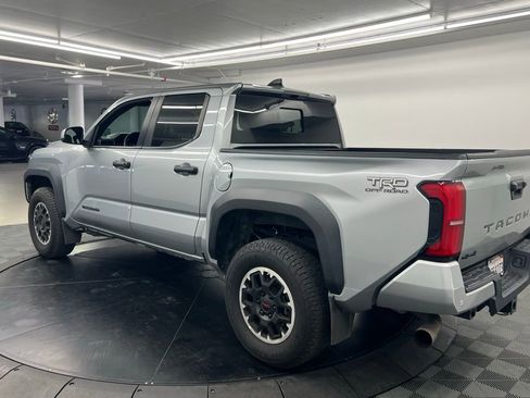 Used 2024 Toyota Tacoma TRD Off-Road w/ TRD Off Road Upgrade Package AWD/4WD image 4