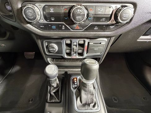 Used 2024 Jeep Wrangler Unlimited image 19