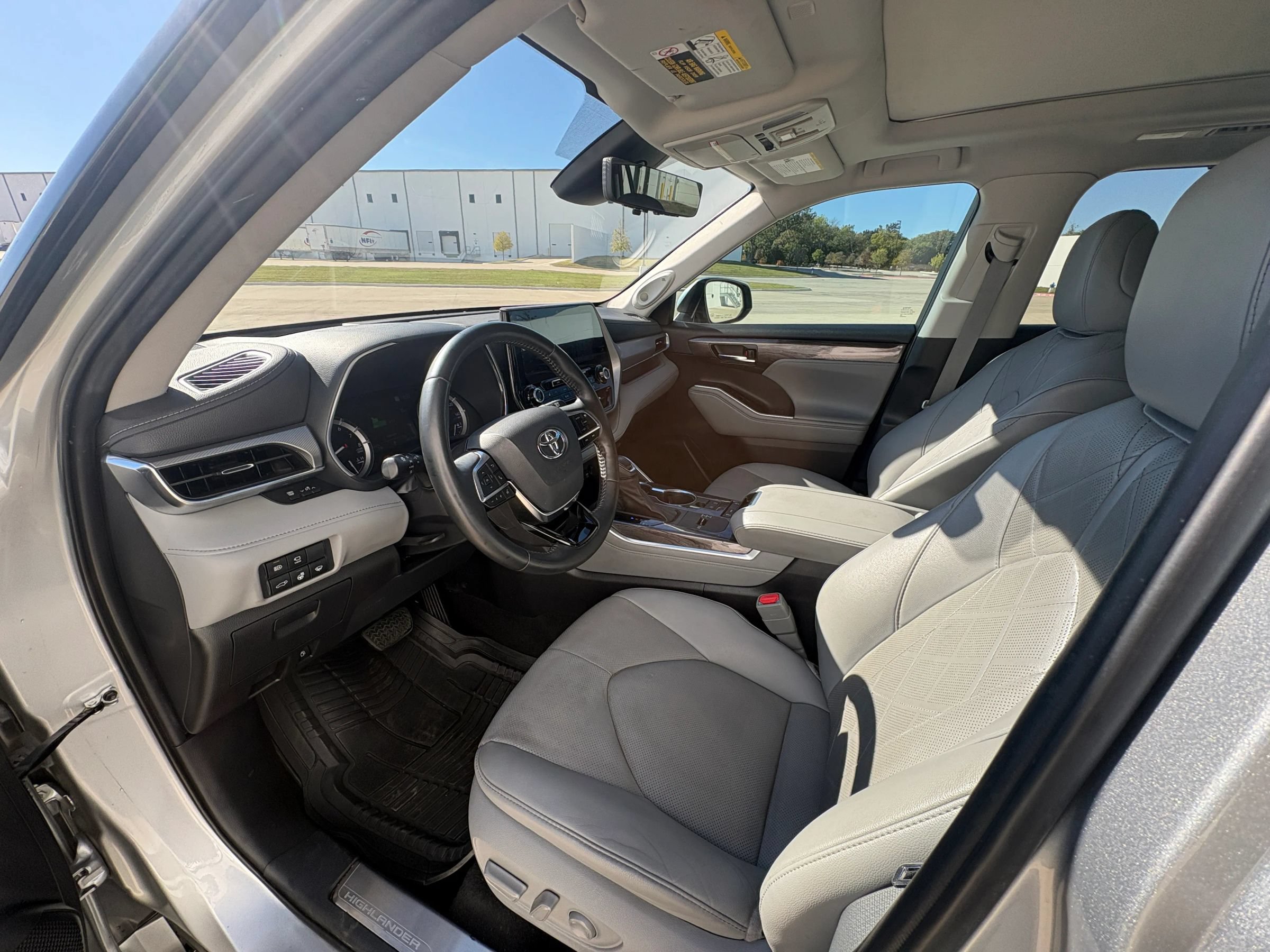 Used 2021 Toyota Highlander Platinum FWD image 9