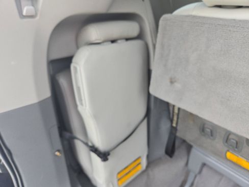 Used 2011 Toyota Sienna XLE FWD image 10