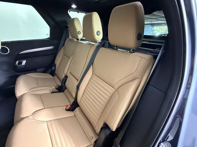 Used 2025 Land Rover Discovery Dynamic SE AWD/4WD image 19