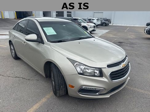 Used 2016 Chevrolet Cruze LT w/ Technology Package FWD image 3