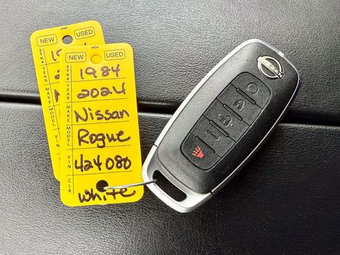 Used 2024 Nissan Rogue SV image 36