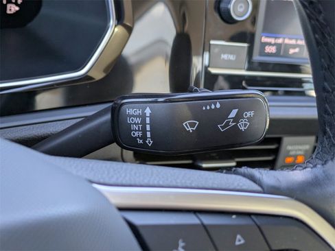 Used 2023 Volkswagen Jetta SE image 36